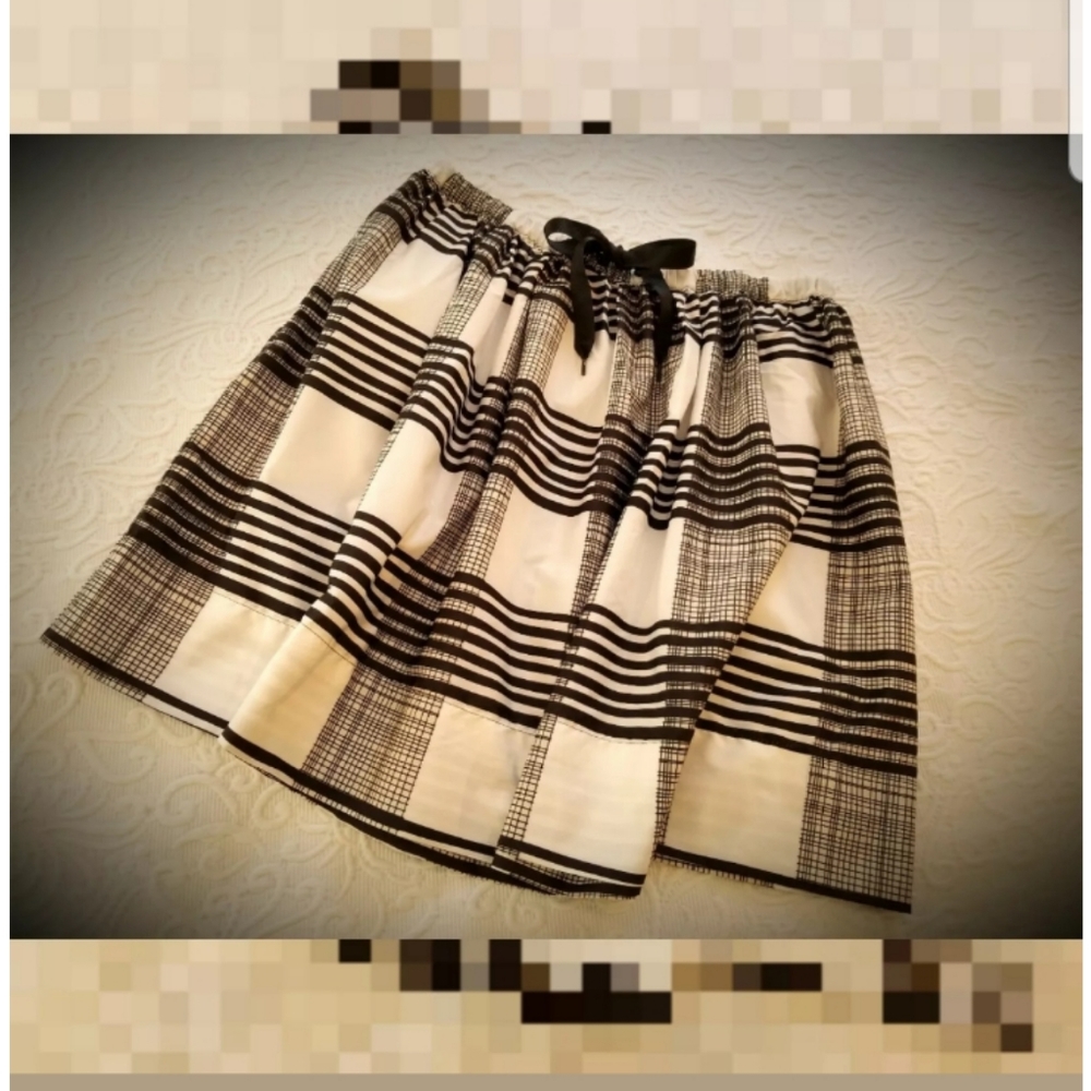 Plaid checks wide flare skirt black white pockets cosplay